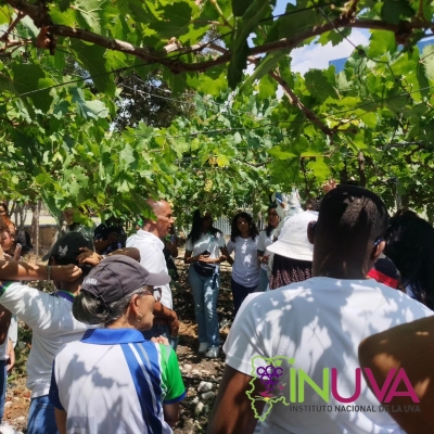 El INUVA recibe visita de estudiantes de la UNPHU.
