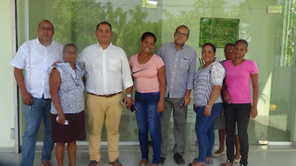 Director Ejecutivo del INUVA visita complejo de turismo enológico Ocoa Bay.