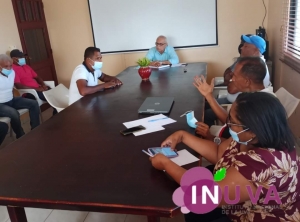 Reunión del Director del INUVA con los presidentes de asociaciones y de COOPEVINE.