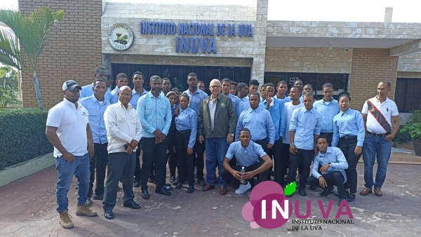 El INUVA recibe visita de estudiantes de término del Politécnico Vallejuelo.