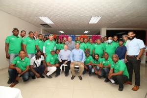 Acto de clausura y entrega de certificados a los participantes del Primer Curso Superior de Viticultura Tropical y Enología en República Dominicana y entrega de certificados a los participantes.
