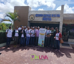 Comisiones de APROGLOBO junto a estudiantes de agronomía de la Universidad Regional de Guatemala visitan el INUVA.