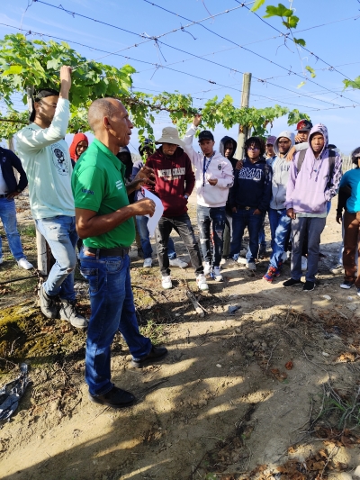 El INUVA imparte capacitación sobre vitivinicultura a estudiantes del Instituto Superior de Agricultura (ISA).
