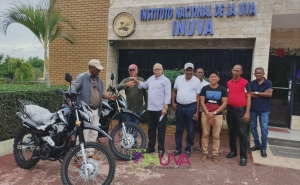 El INUVA entrega motocicletas nuevas a dos de nuestros técnicos.